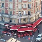 Coeur De Paris Emplacement Exceptionnel Studio Equipe Lumineux Calme Salle De Bains Place Maubert Ascenseur Climatisation