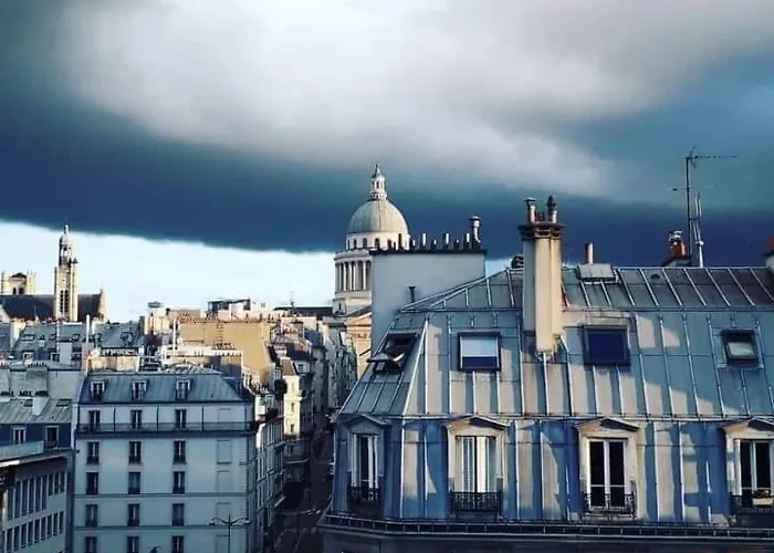 Coeur De Paris Emplacement Exceptionnel Studio Equipe Lumineux Calme Salle De Bains Place Maubert Ascenseur Climatisation